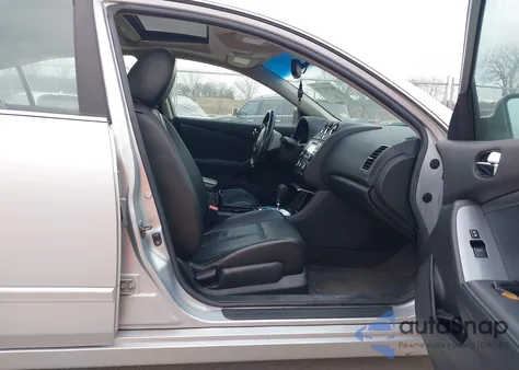 2010 Nissan Altima 2.5 S z USA, uszkodzony, nr VIN 1N4AL2AP6AC172557